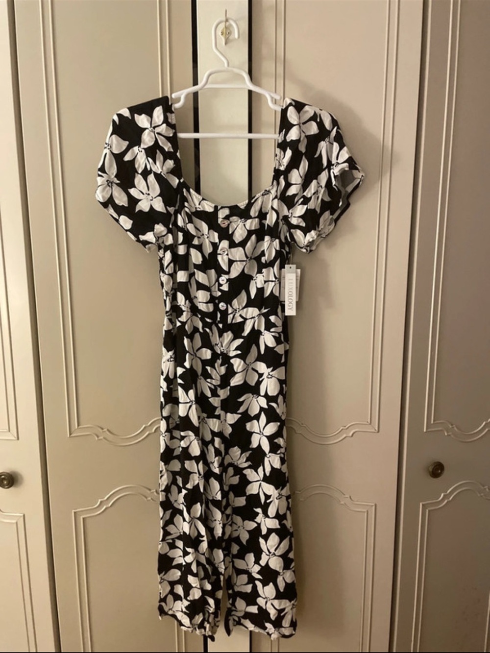 Luxology Black and White Floral Square-Neck Jumpsuit with Puff Sleeves